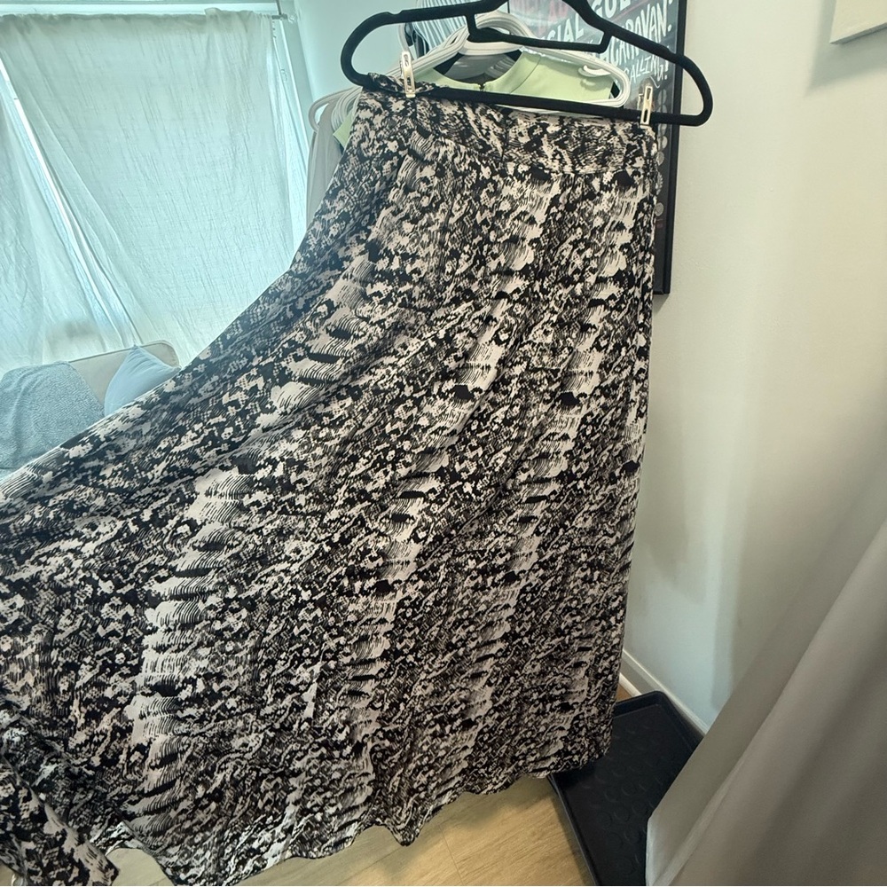 REISS Elegant A-Line Maxi Skirt – Minimalist & Chic
